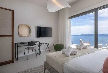 Spacious Villa Retreat with 4 Bedrooms in Podgora