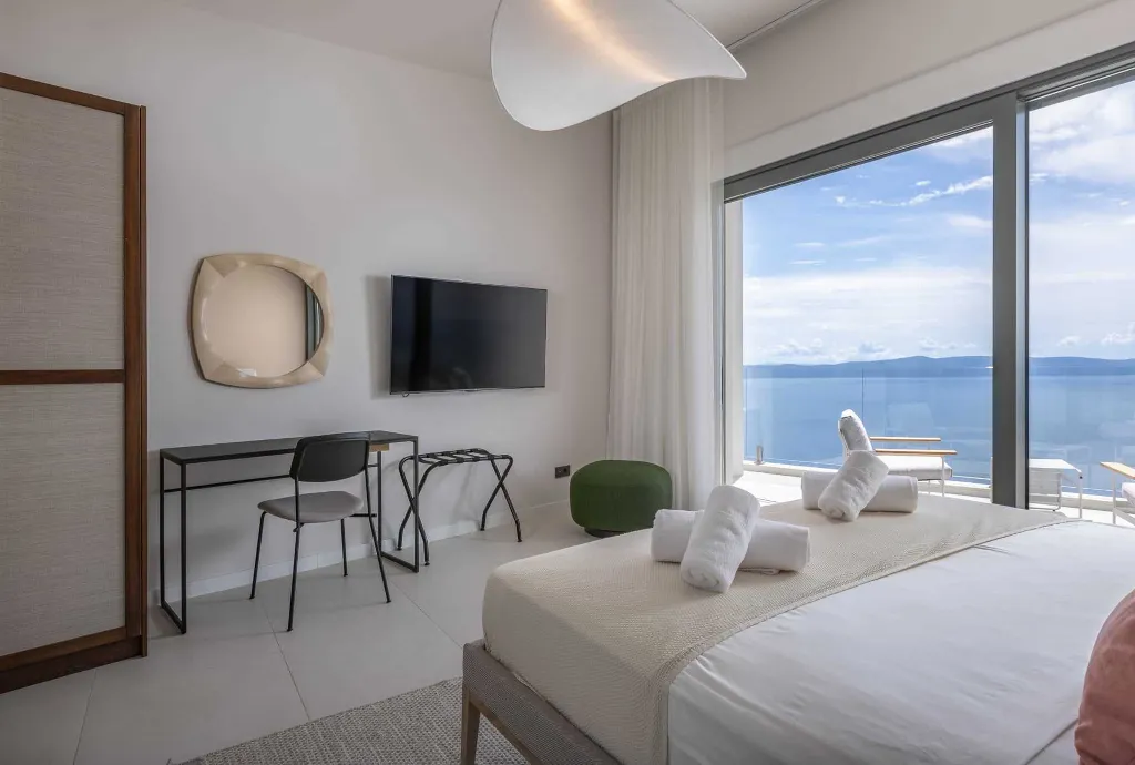 Spacious Villa Retreat with 4 Bedrooms in Podgora
