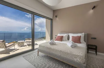 Spacious Villa Retreat with 4 Bedrooms in Podgora