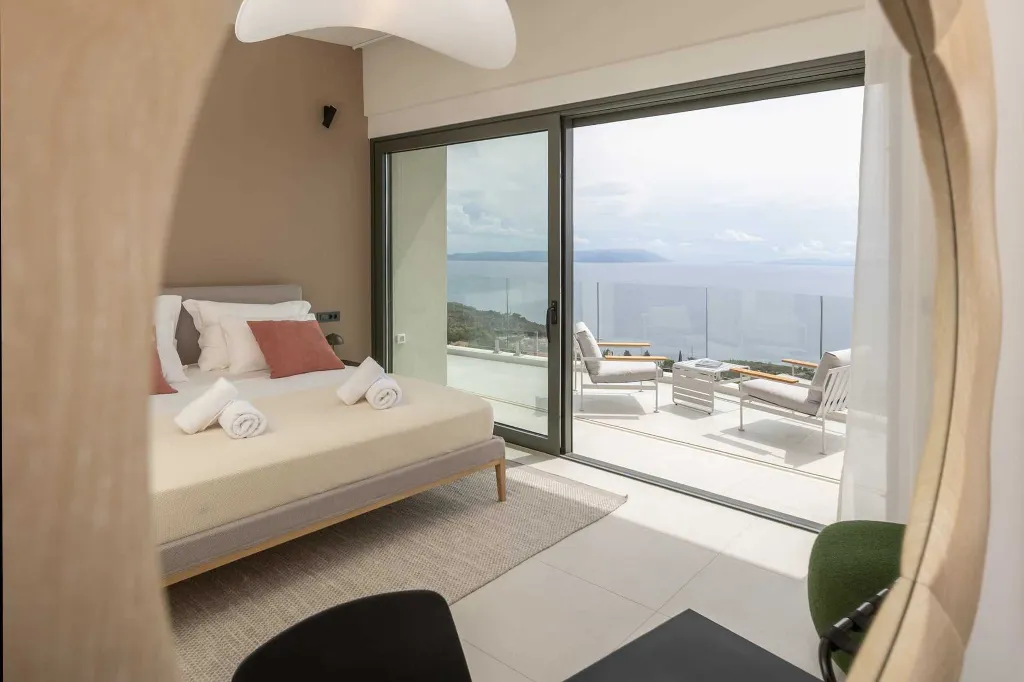 Spacious Villa Retreat with 4 Bedrooms in Podgora