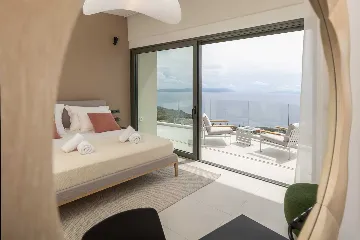 Spacious Villa Retreat with 4 Bedrooms in Podgora