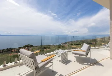 Spacious Villa Retreat with 4 Bedrooms in Podgora