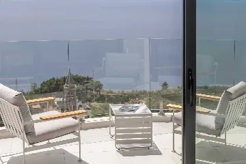 Spacious Villa Retreat with 4 Bedrooms in Podgora