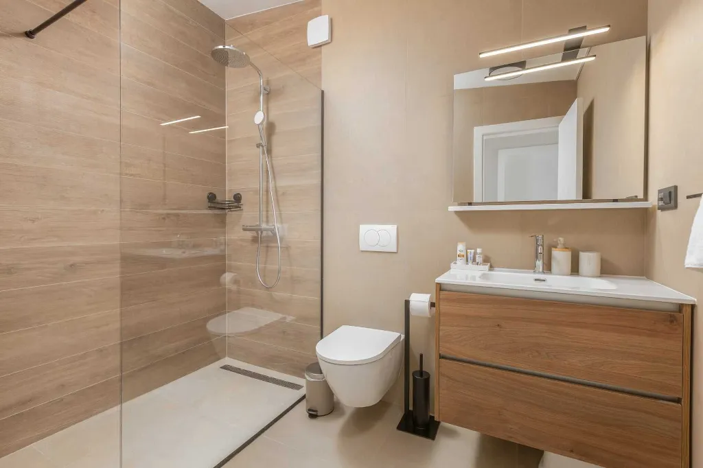 Spacious Villa Retreat with 4 Bedrooms in Podgora