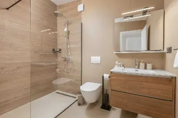 Spacious Villa Retreat with 4 Bedrooms in Podgora