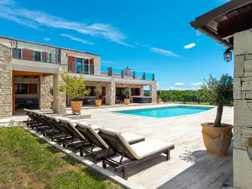 Spacious 4-Bedroom Villa Escape in Barban