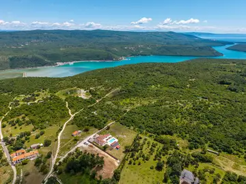 Spacious 4-Bedroom Villa Escape in Barban