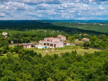 Spacious 4-Bedroom Villa Escape in Barban