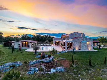 Spacious 4-Bedroom Villa Escape in Barban