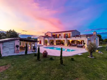 Spacious 4-Bedroom Villa Escape in Barban