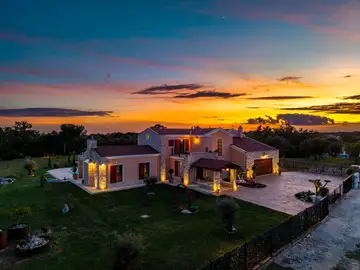 Spacious 4-Bedroom Villa Escape in Barban