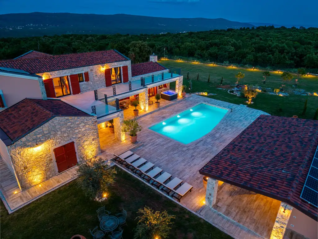 Spacious 4-Bedroom Villa Escape in Barban
