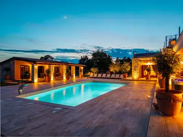 Spacious 4-Bedroom Villa Escape in Barban