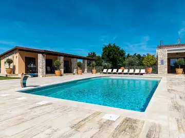 Spacious 4-Bedroom Villa Escape in Barban