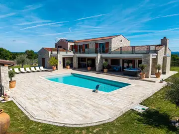 Spacious 4-Bedroom Villa Escape in Barban