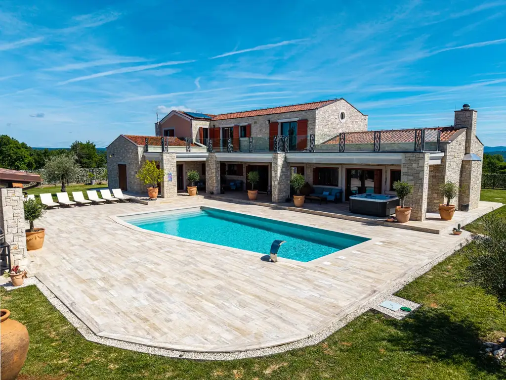 Spacious 4-Bedroom Villa Escape in Barban