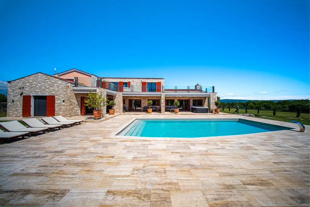Spacious 4-Bedroom Villa Escape in Barban