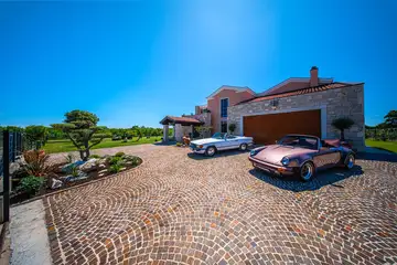 Spacious 4-Bedroom Villa Escape in Barban