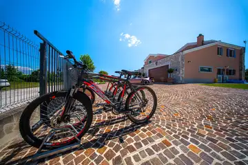 Spacious 4-Bedroom Villa Escape in Barban