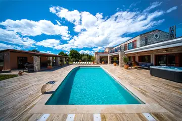 Spacious 4-Bedroom Villa Escape in Barban