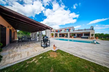 Spacious 4-Bedroom Villa Escape in Barban