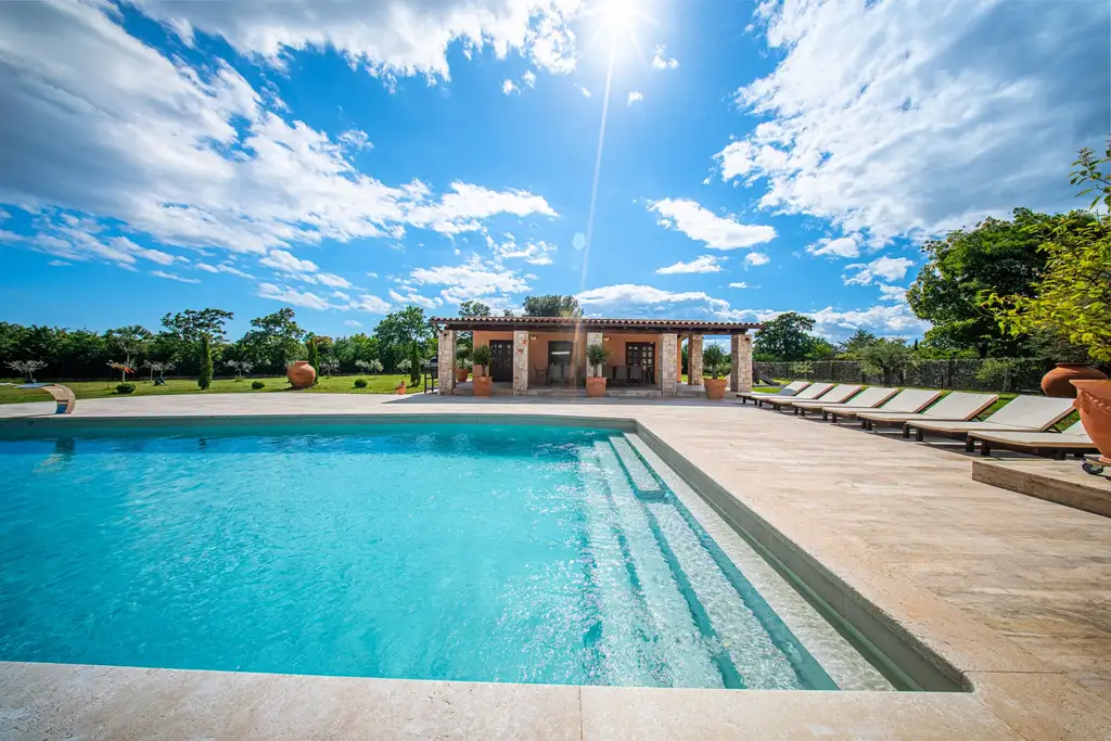 Spacious 4-Bedroom Villa Escape in Barban