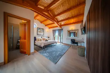 Spacious 4-Bedroom Villa Escape in Barban