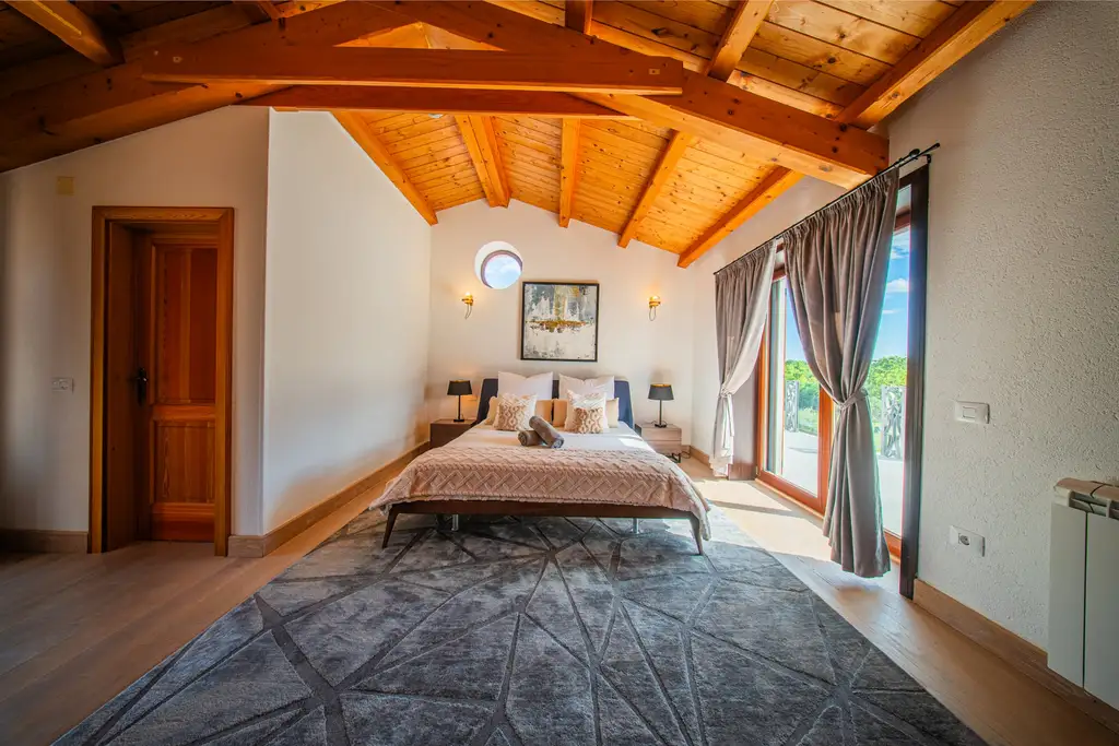 Spacious 4-Bedroom Villa Escape in Barban