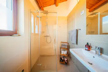 Spacious 4-Bedroom Villa Escape in Barban