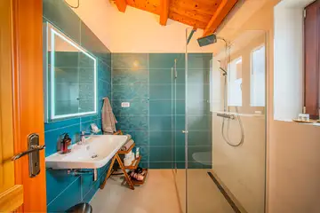 Spacious 4-Bedroom Villa Escape in Barban