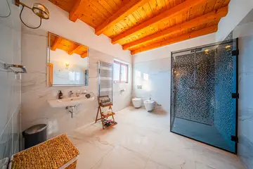 Spacious 4-Bedroom Villa Escape in Barban