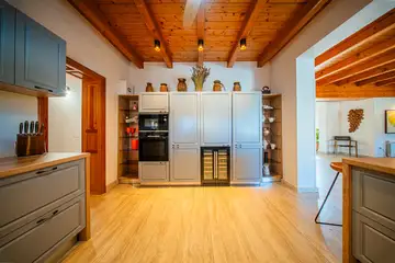 Spacious 4-Bedroom Villa Escape in Barban