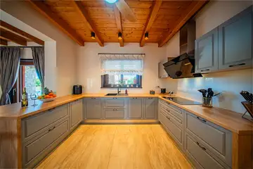 Spacious 4-Bedroom Villa Escape in Barban