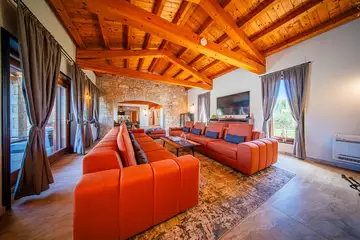 Spacious 4-Bedroom Villa Escape in Barban