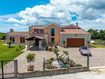 Spacious 4-Bedroom Villa Escape in Barban