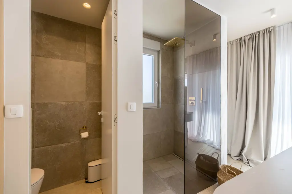 Beachfront Villa with Pool in Duće