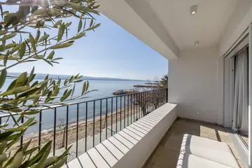 Beachfront Villa with Pool in Duće