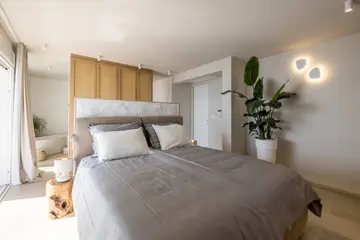 Beachfront Villa with Pool in Duće