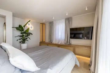 Beachfront Villa with Pool in Duće