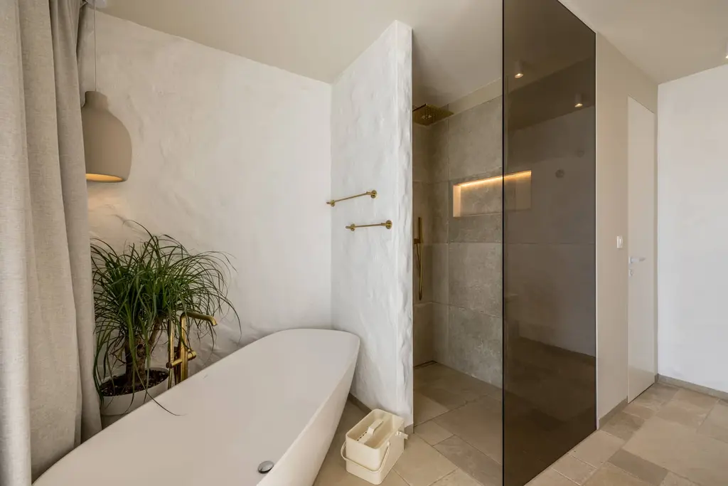 Beachfront Villa with Pool in Duće