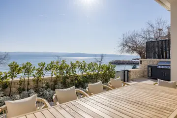 Beachfront Villa with Pool in Duće