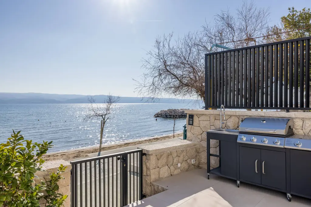 Beachfront Villa with Pool in Duće