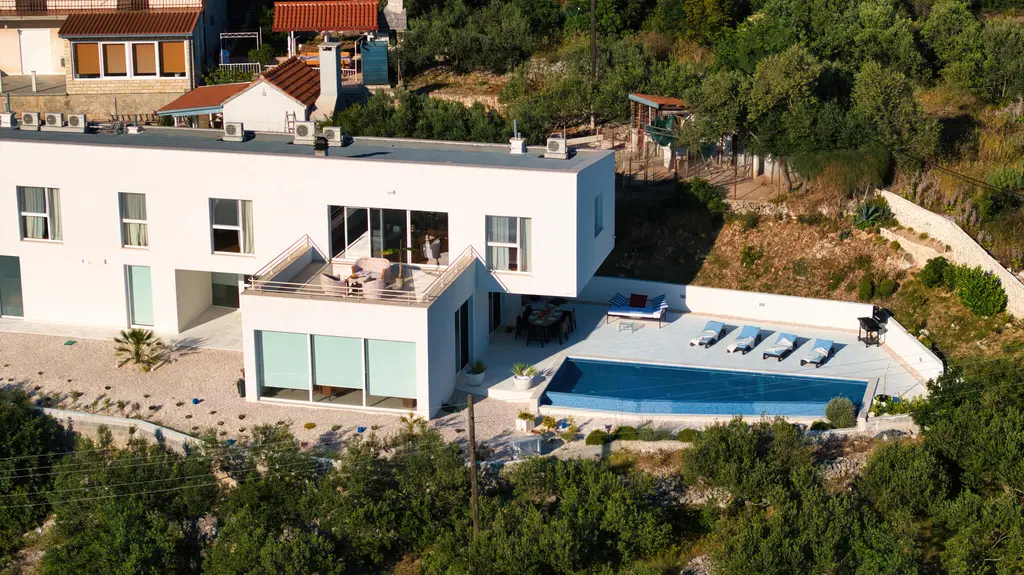 Spacious Family Villa with Private Yard in Žedno