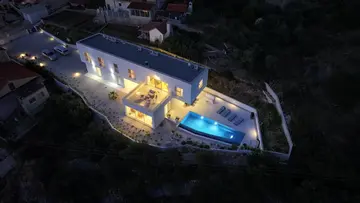 Spacious Family Villa with Private Yard in Žedno