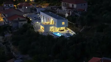 Spacious Family Villa with Private Yard in Žedno