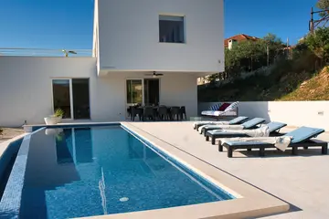 Spacious Family Villa with Private Yard in Žedno