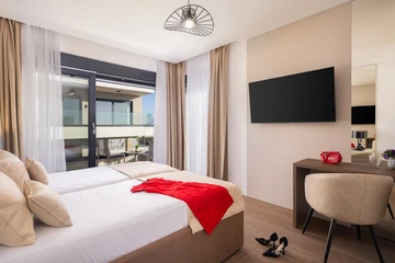 Modern Villa with Heated Pool and Rooftop Jacuzzi, Split