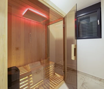 Modern Villa with Heated Pool and Rooftop Jacuzzi, Split