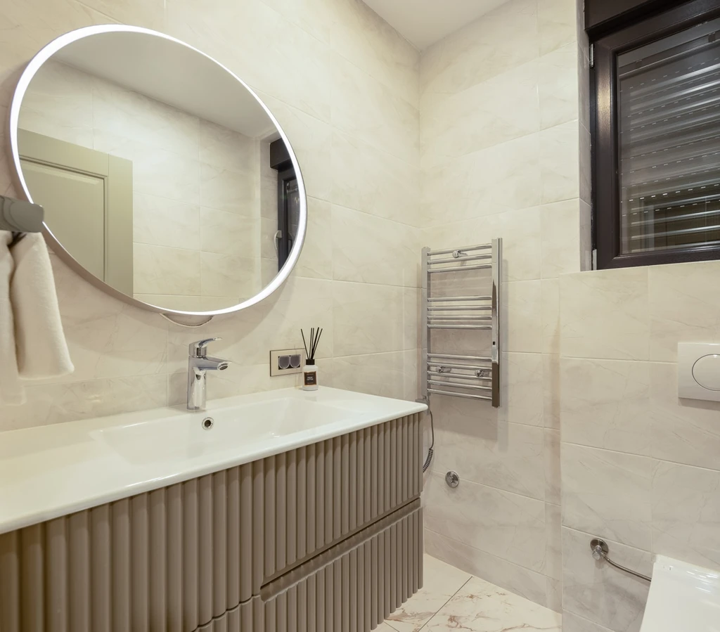 Modern Villa with Heated Pool and Rooftop Jacuzzi, Split