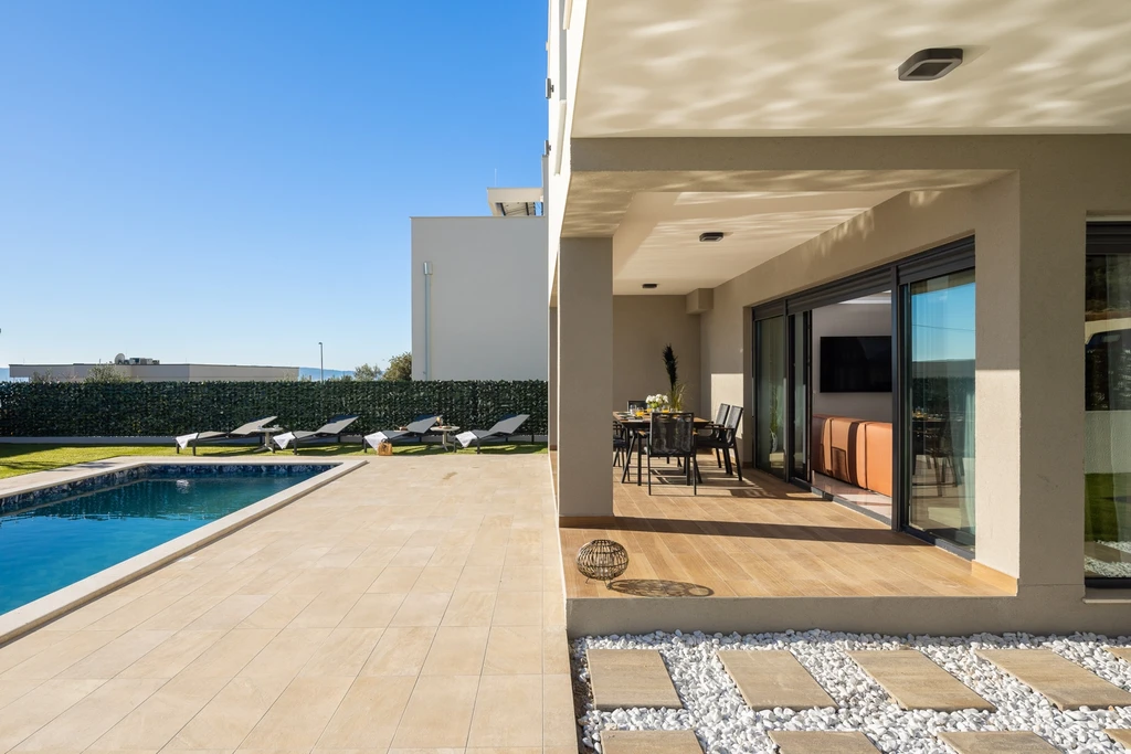 Modern Villa with Heated Pool and Rooftop Jacuzzi, Split